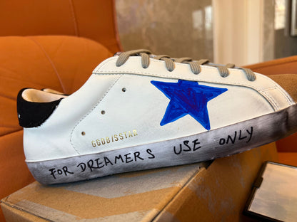 Tênis Golden Goose Superstar de couro baixo com estampa de estrela azul