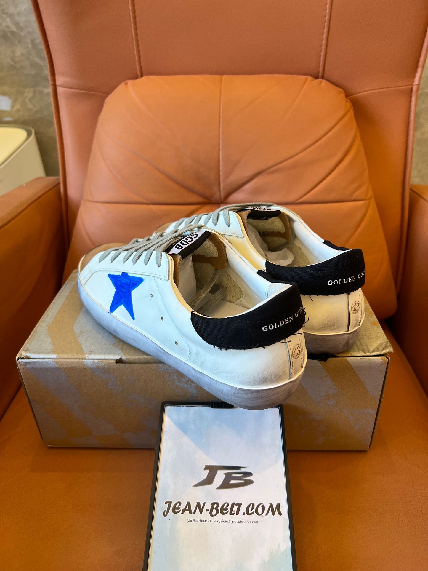 Tênis Golden Goose Superstar de couro baixo com estampa de estrela azul