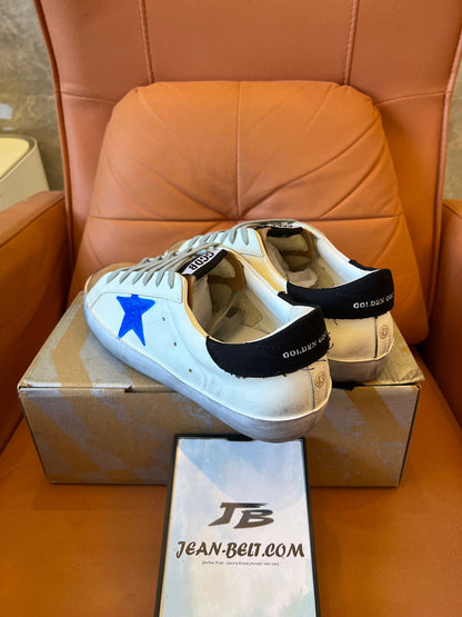 Tênis Golden Goose Superstar de couro baixo com estampa de estrela azul