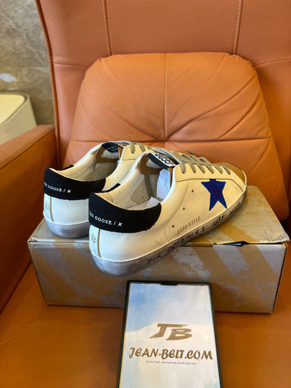 Tênis Golden Goose Superstar de couro baixo com estampa de estrela azul