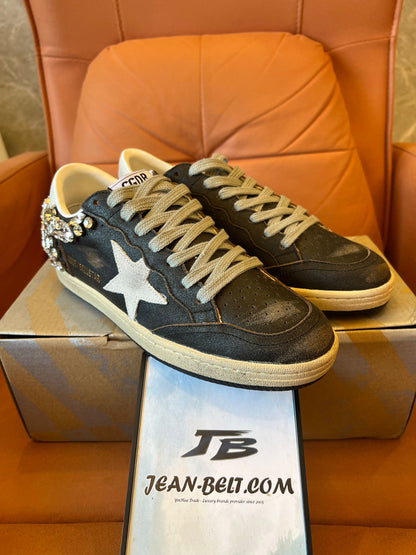 Estrela Golden Goose Ball em couro preto com decoração de cristal