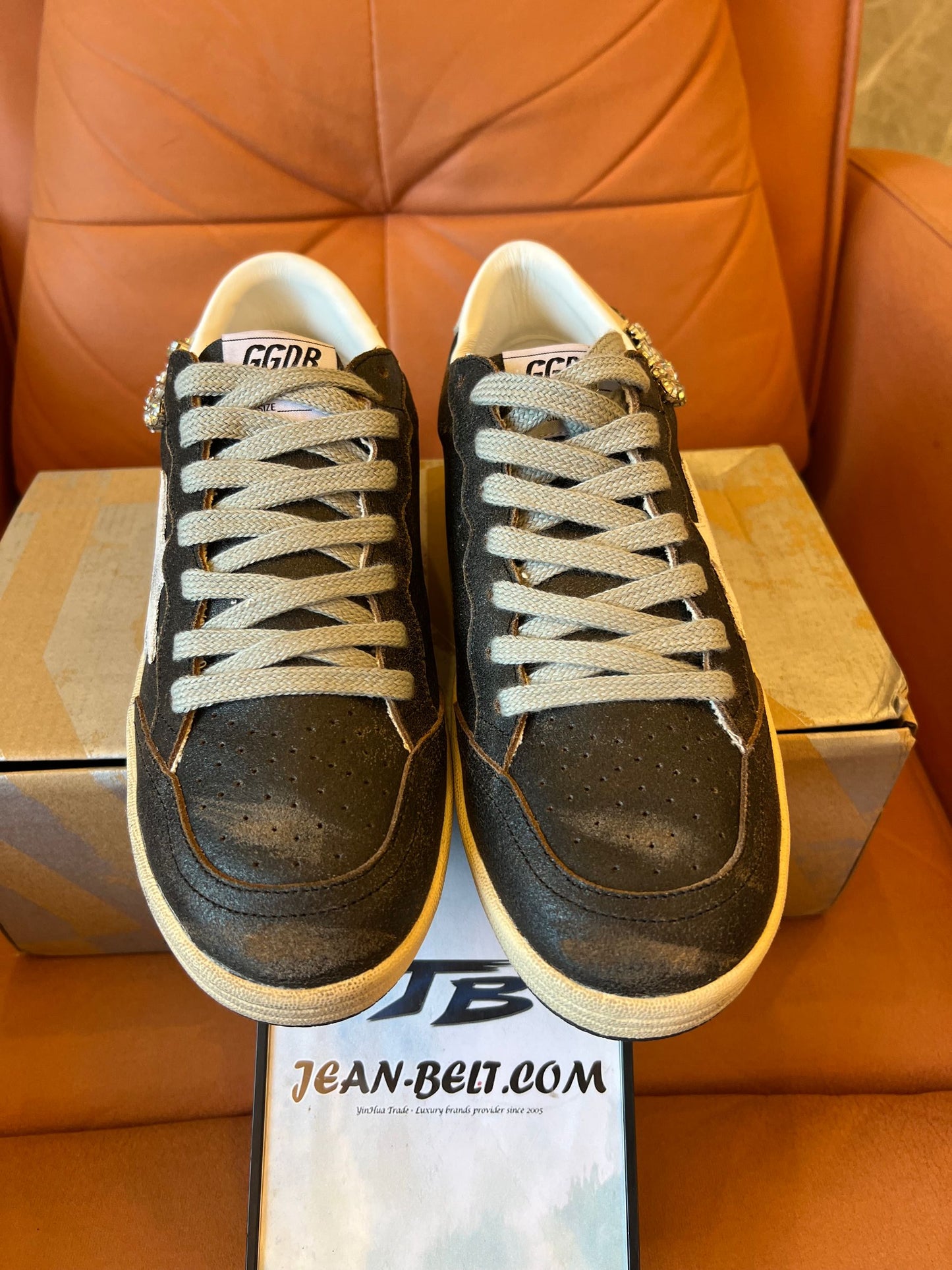 Estrela Golden Goose Ball em couro preto com decoração de cristal