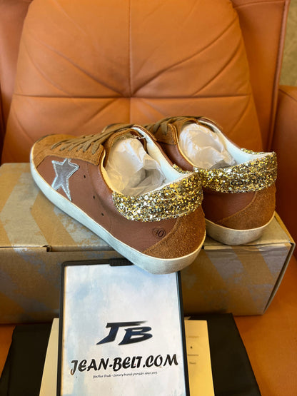 Zapatillas bajas Golden Goose Superstar de piel mixta en color topo