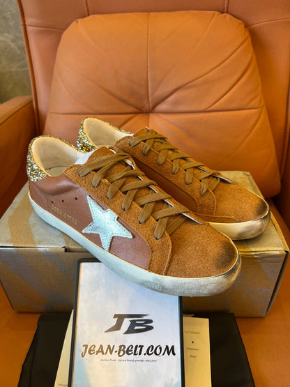 Zapatillas bajas Golden Goose Superstar de piel mixta en color topo