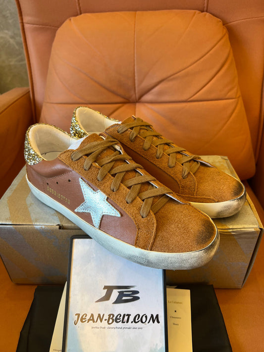 Zapatillas bajas Golden Goose Superstar de piel mixta en color topo