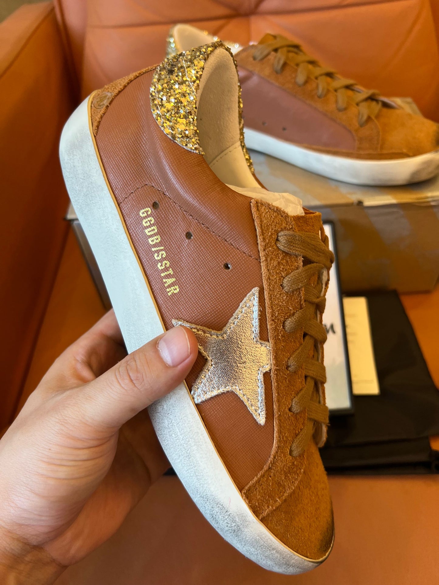 Zapatillas bajas Golden Goose Superstar de piel mixta en color topo