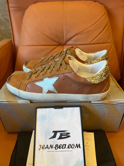 Zapatillas bajas Golden Goose Superstar de piel mixta en color topo