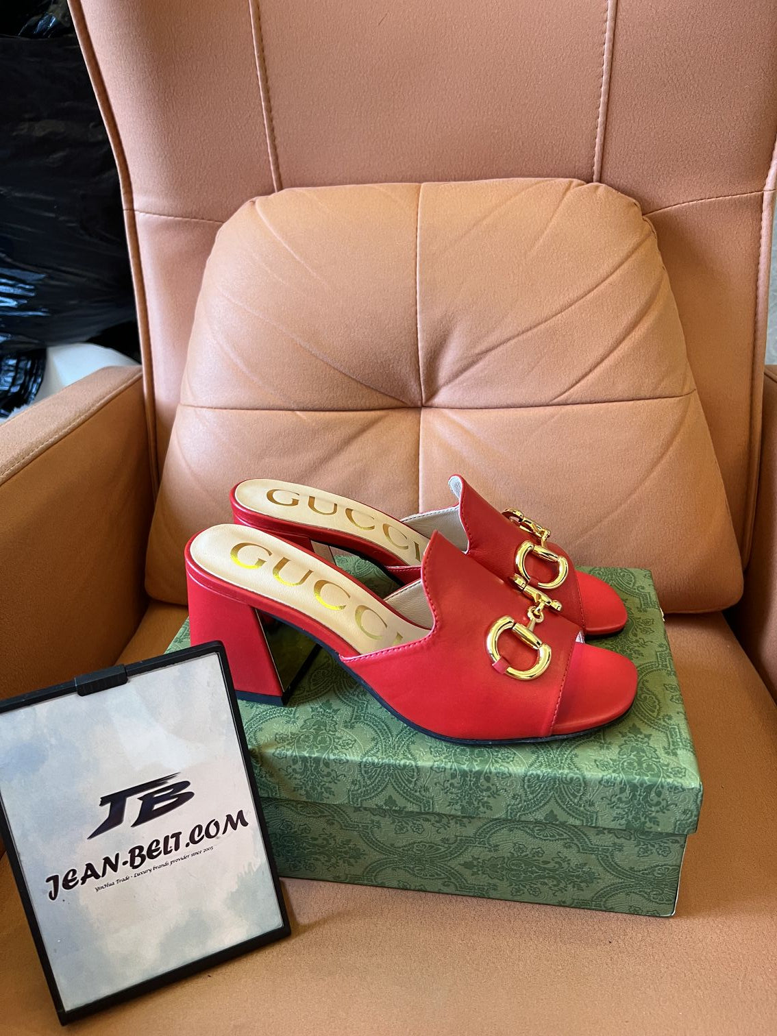 Sandalias tipo chanclas Horsebit de piel burdeos de Gucci