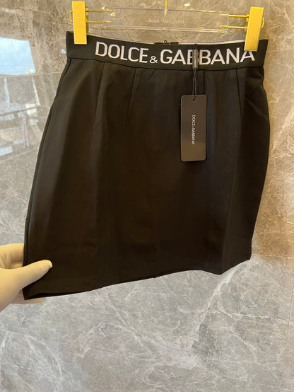 Conjunto de top curto e saia Dolce &amp; Gabbana com cós alto e logo preto