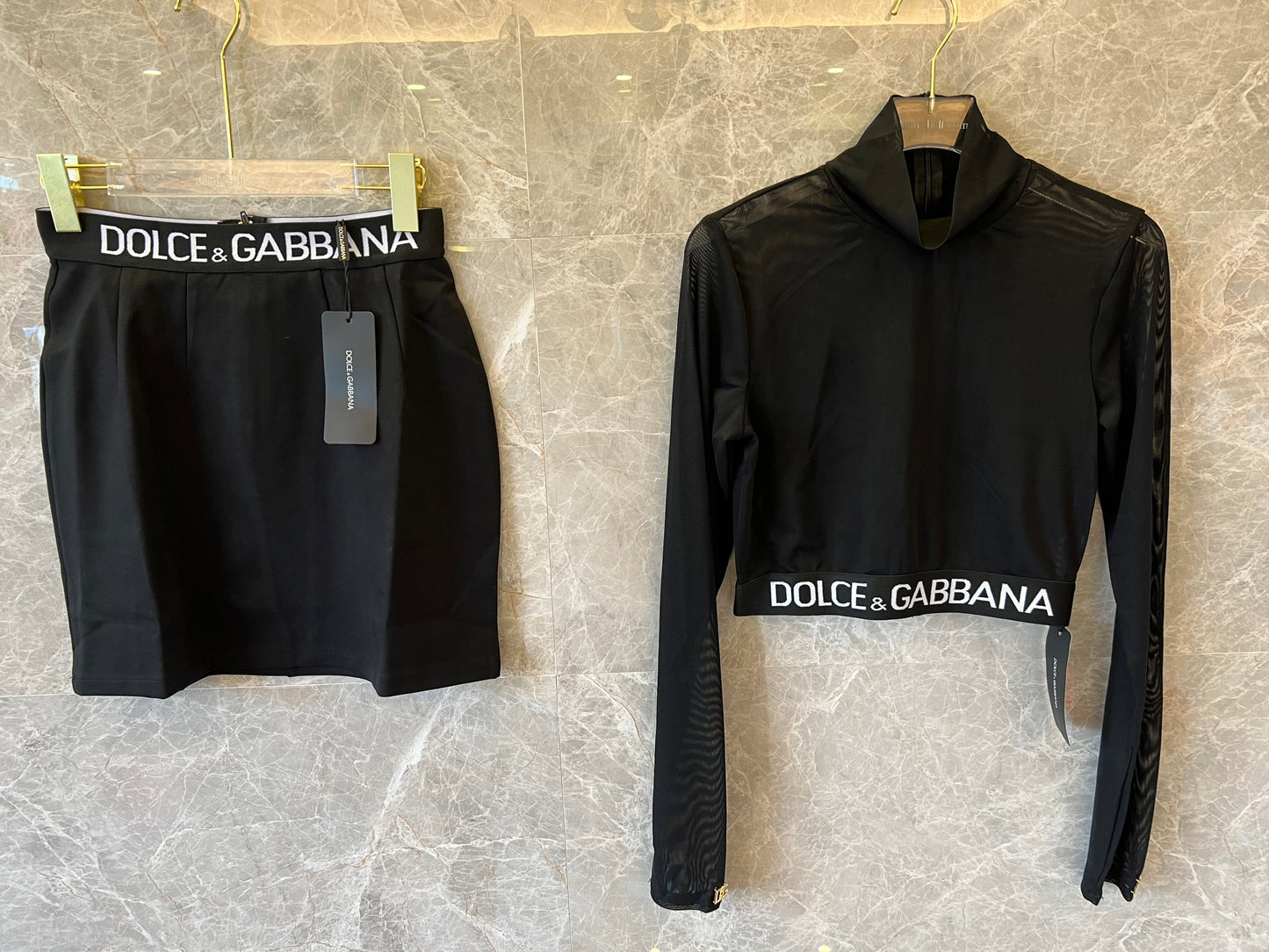 Conjunto de top curto e saia Dolce &amp; Gabbana com cós alto e logo preto