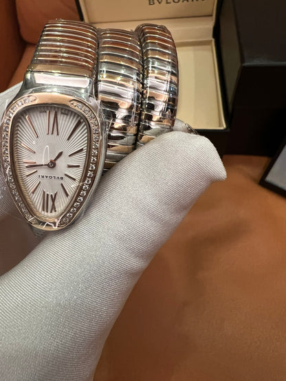 Reloj de diamantes Bvlgari Serpenti Tubogas: un lujoso diseño inspirado en la serpiente.