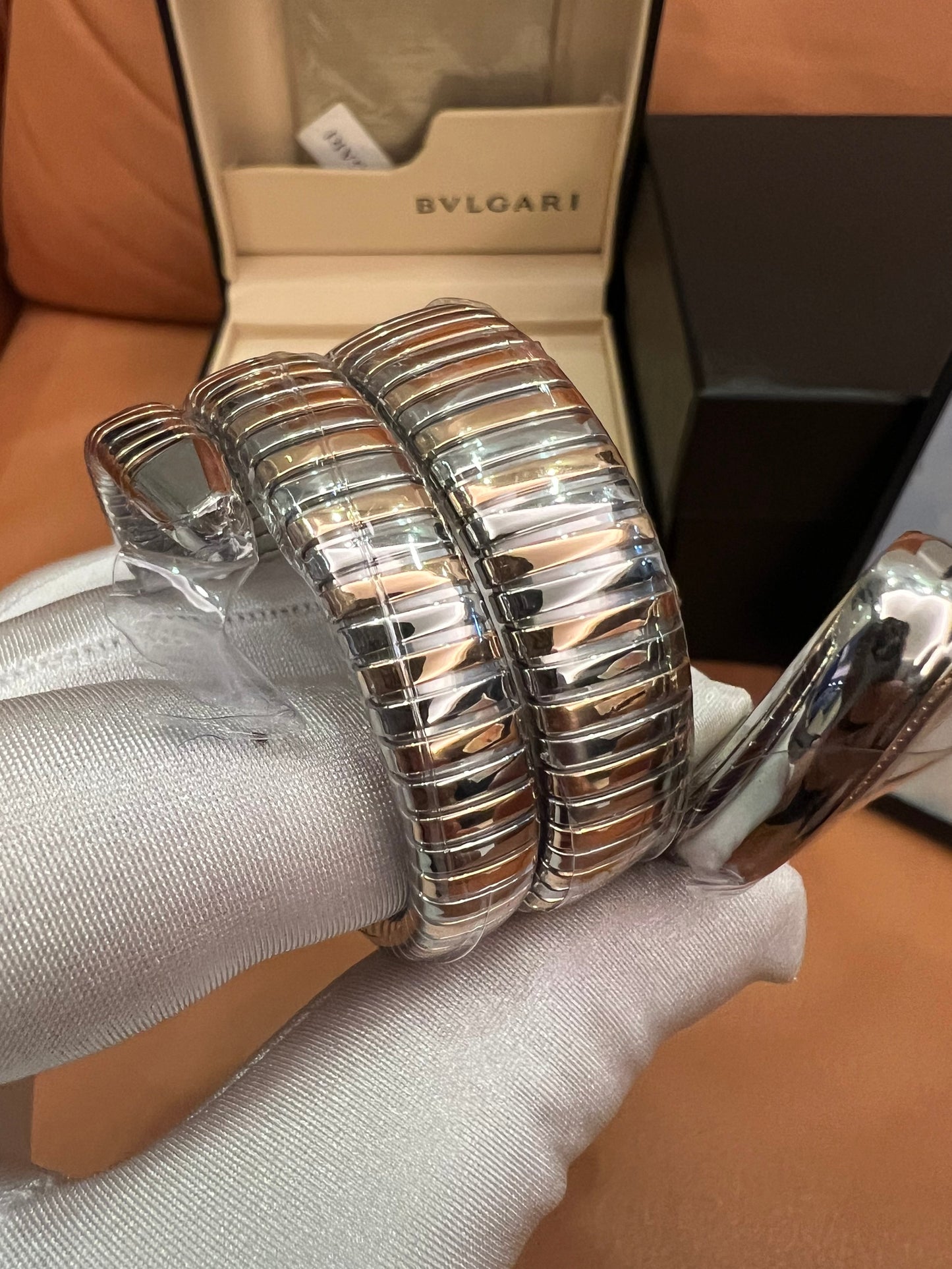 Reloj de diamantes Bvlgari Serpenti Tubogas: un lujoso diseño inspirado en la serpiente.