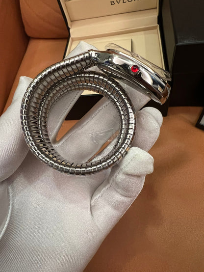 Reloj de diamantes Bvlgari Serpenti Tubogas: un lujoso diseño inspirado en la serpiente.
