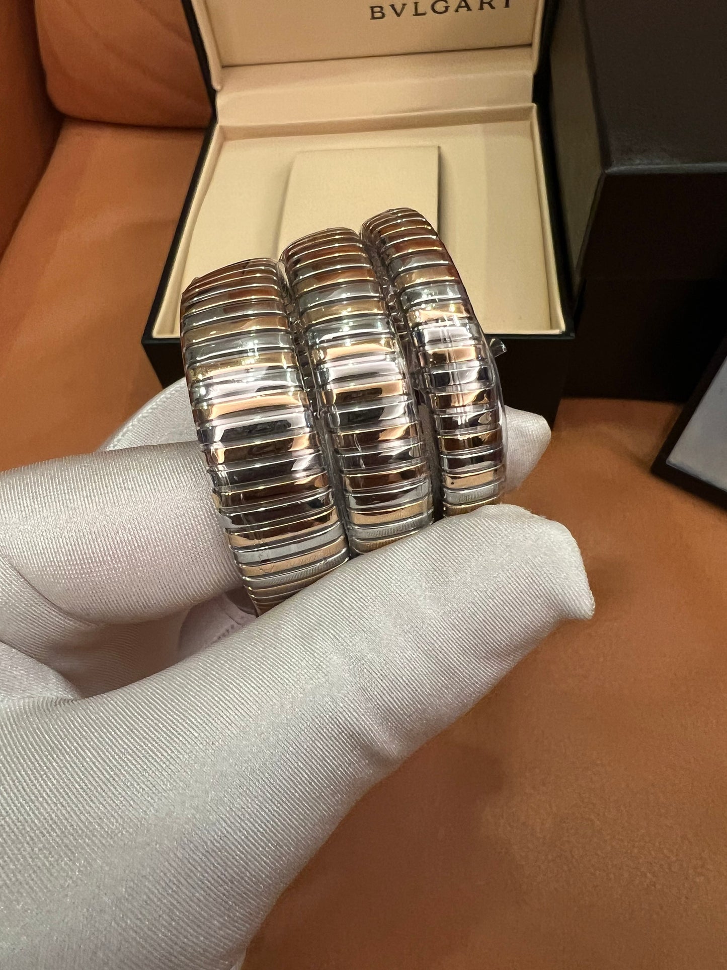 Reloj de diamantes Bvlgari Serpenti Tubogas: un lujoso diseño inspirado en la serpiente.