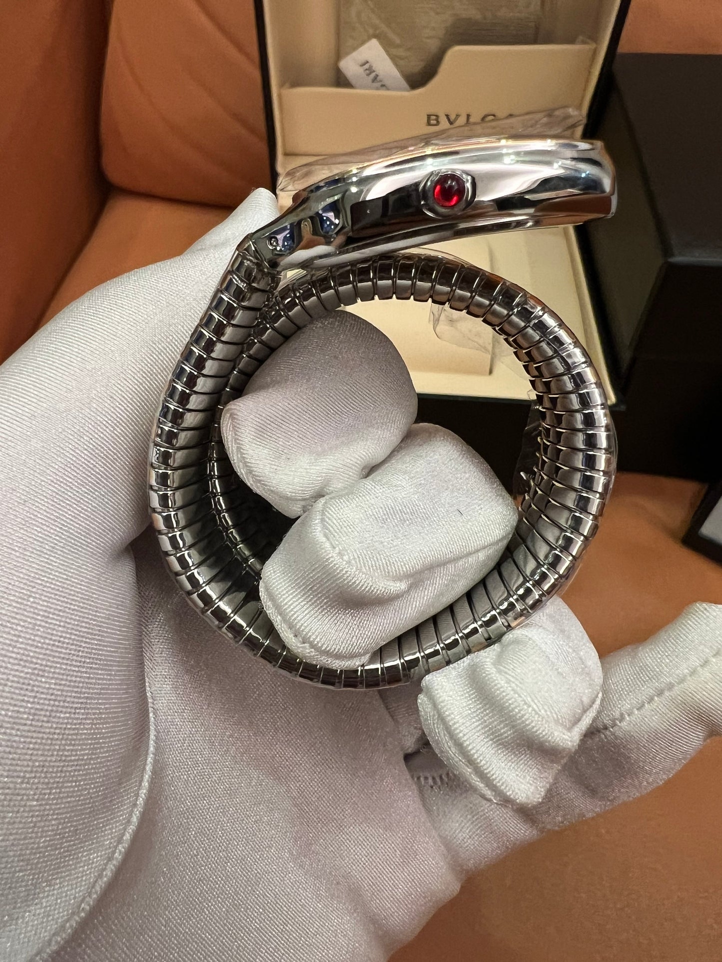 Reloj de diamantes Bvlgari Serpenti Tubogas: un lujoso diseño inspirado en la serpiente.