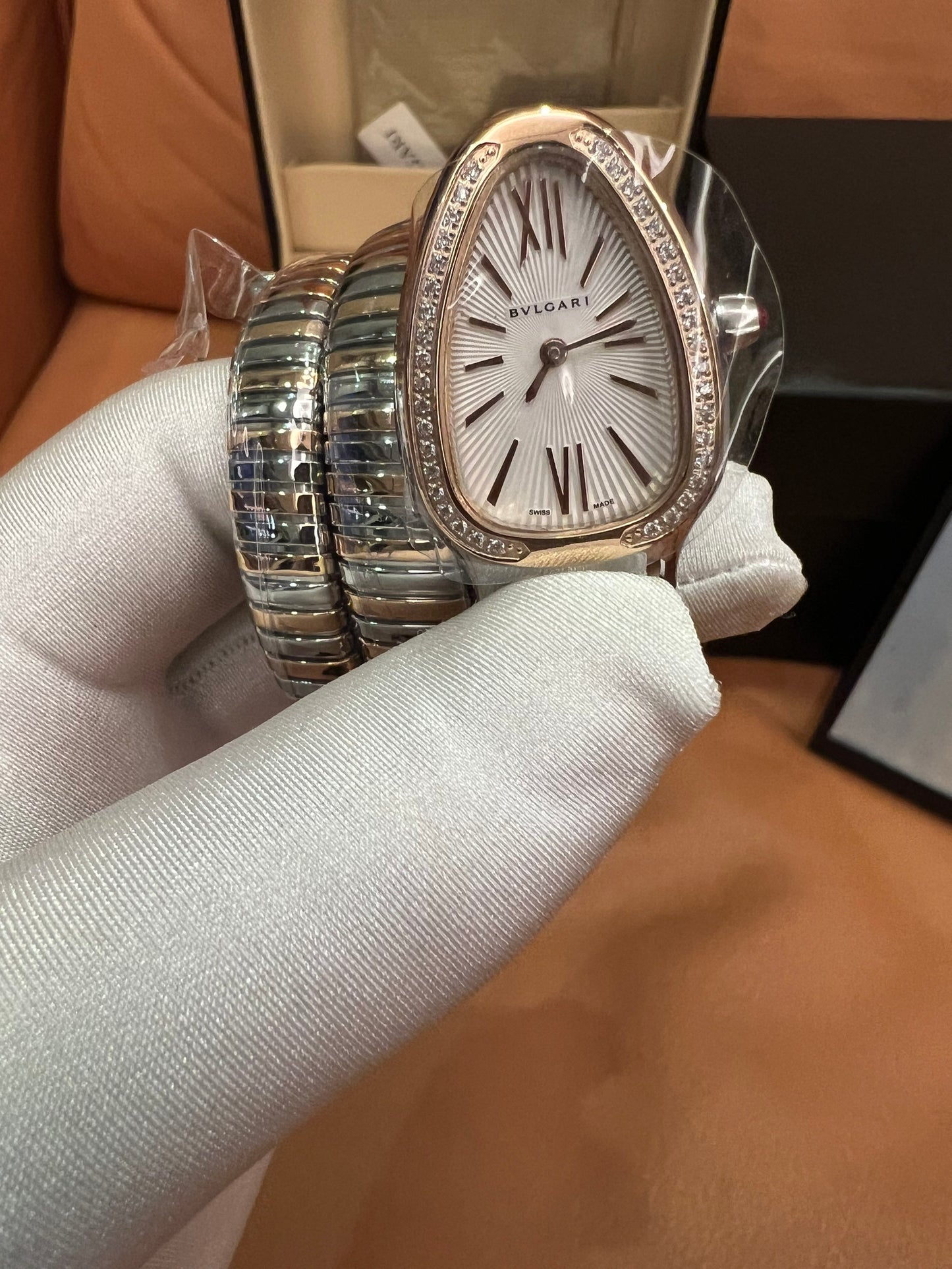 Reloj de diamantes Bvlgari Serpenti Tubogas: un lujoso diseño inspirado en la serpiente.