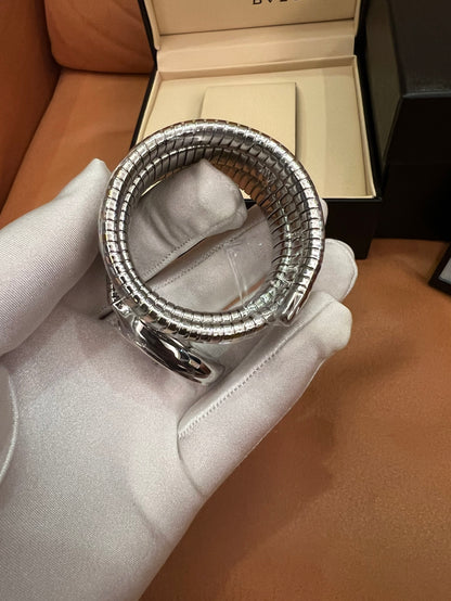 Reloj de diamantes Bvlgari Serpenti Tubogas: un lujoso diseño inspirado en la serpiente.