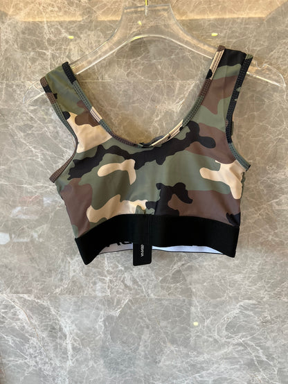 Conjunto de top corto y leggings con cinturilla con logo y estampado de camuflaje de Dolce &amp; Gabbana