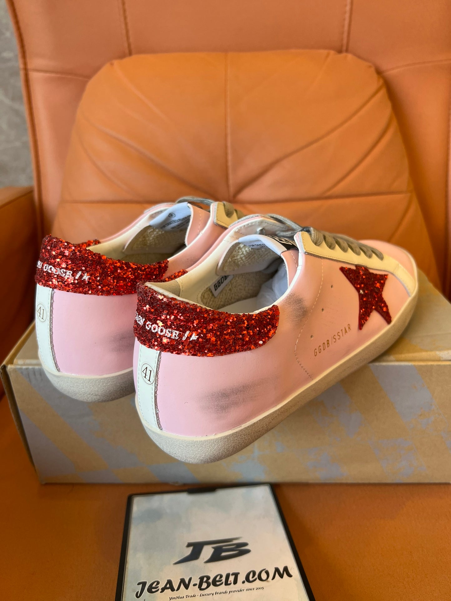 Zapatillas deportivas con estrellas rosas y rojas de Golden Goose