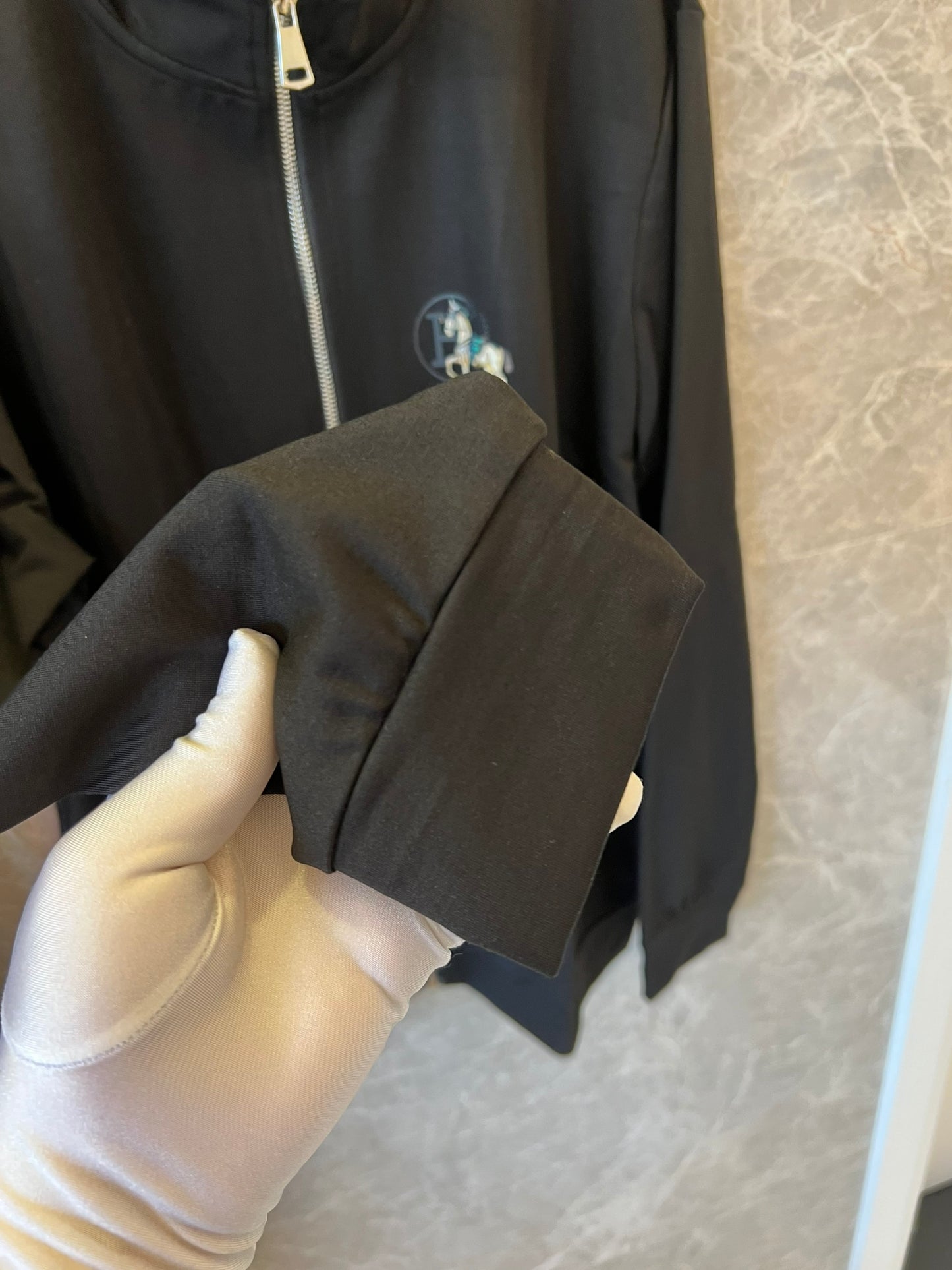 Conjunto de agasalho preto bordado Hermès Carousel