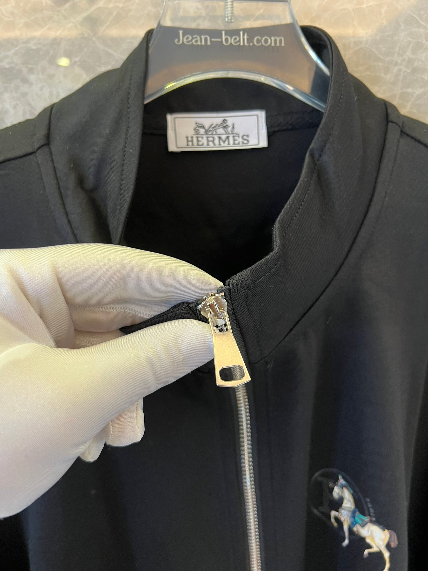Conjunto de agasalho preto bordado Hermès Carousel