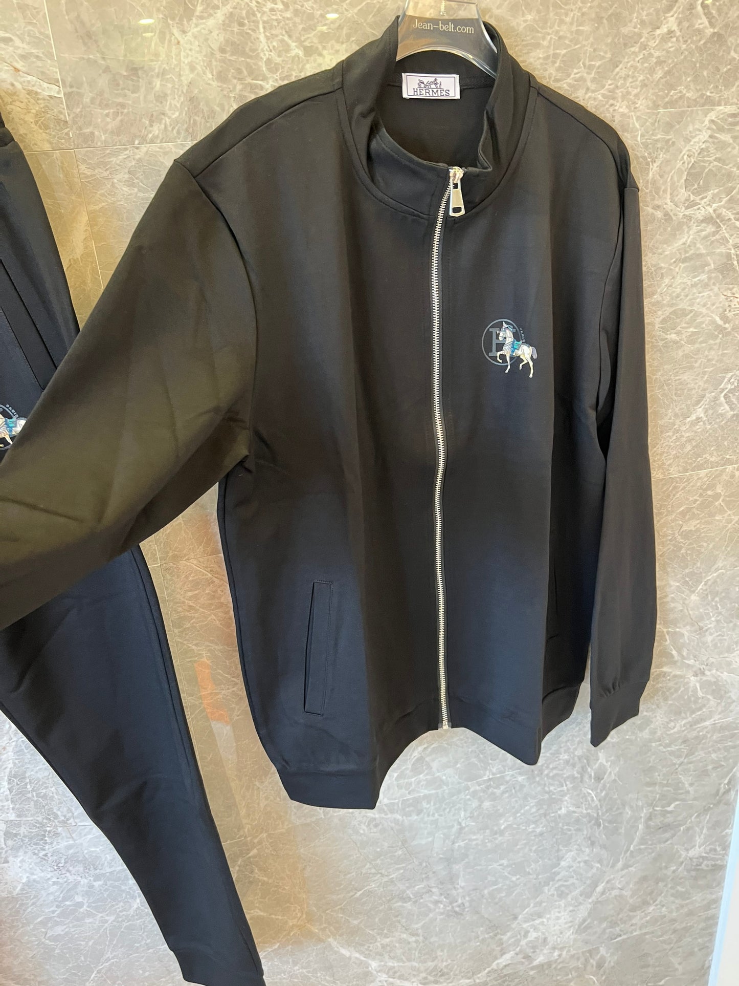 Conjunto de agasalho preto bordado Hermès Carousel