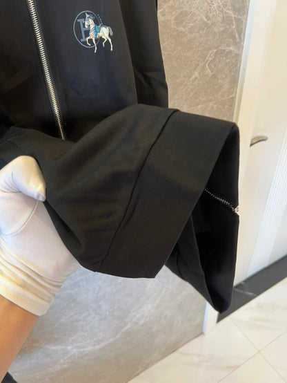 Conjunto de agasalho preto bordado Hermès Carousel