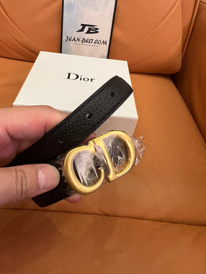Cinto Dior de couro preto com fivela de CD dourada
