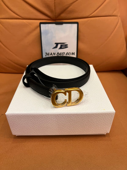 Cinto Dior de couro preto com fivela de CD dourada