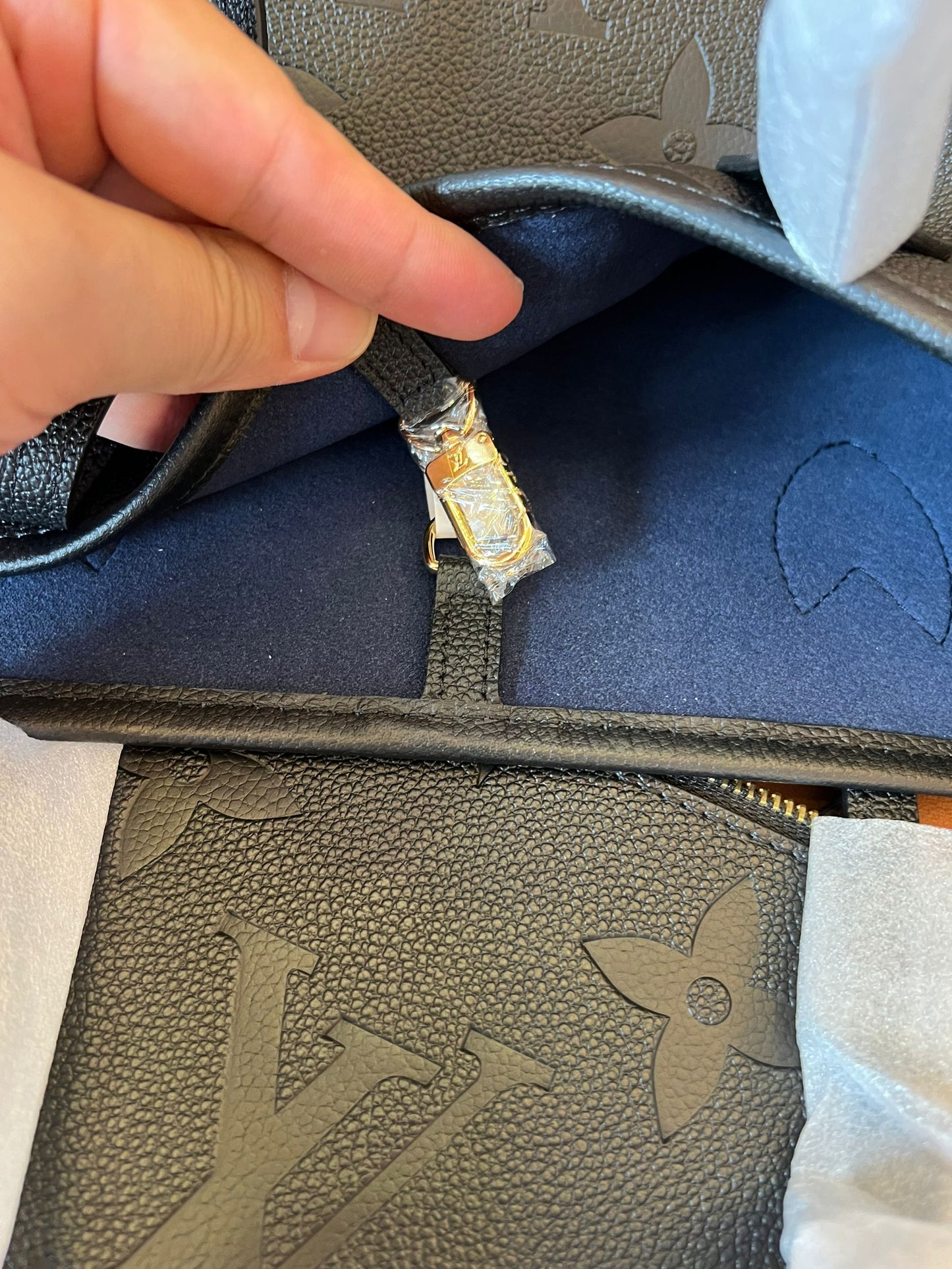 Bolso de mano Neverfull de piel negra de Louis Vuitton