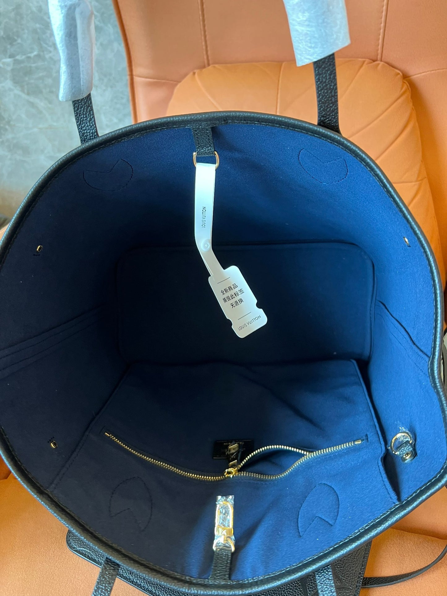 Bolso de mano Neverfull de piel negra de Louis Vuitton