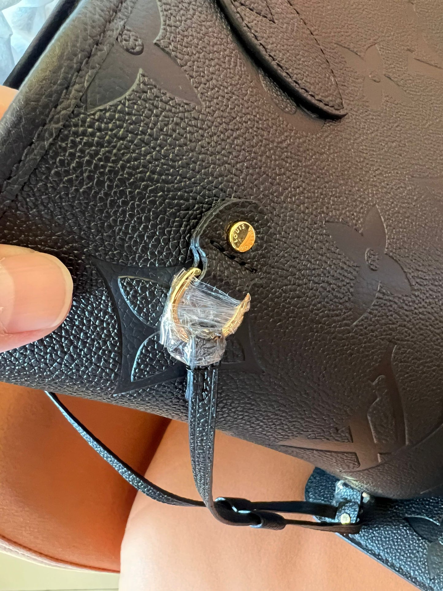 Bolso de mano Neverfull de piel negra de Louis Vuitton