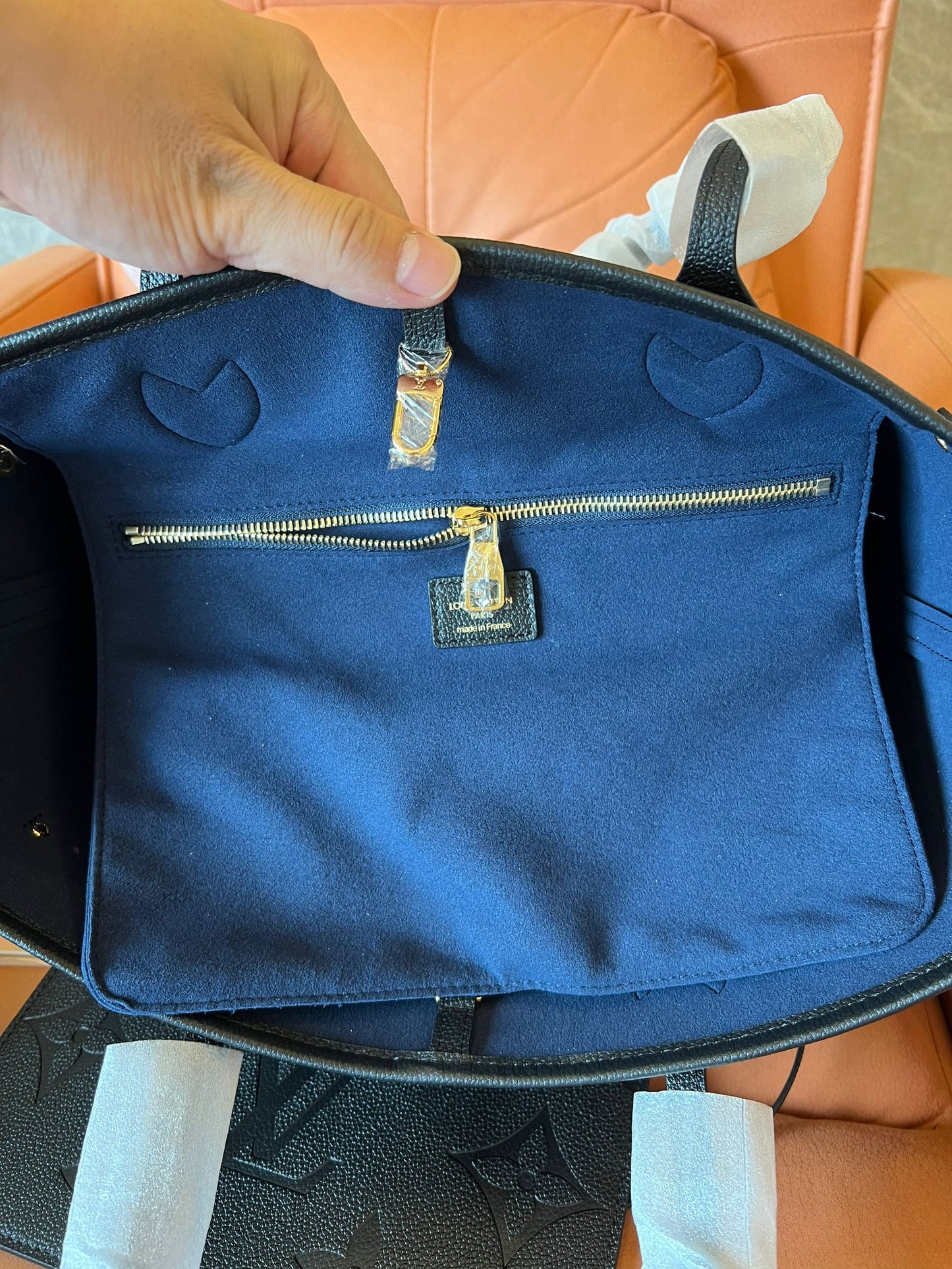 Bolso de mano Neverfull de piel negra de Louis Vuitton