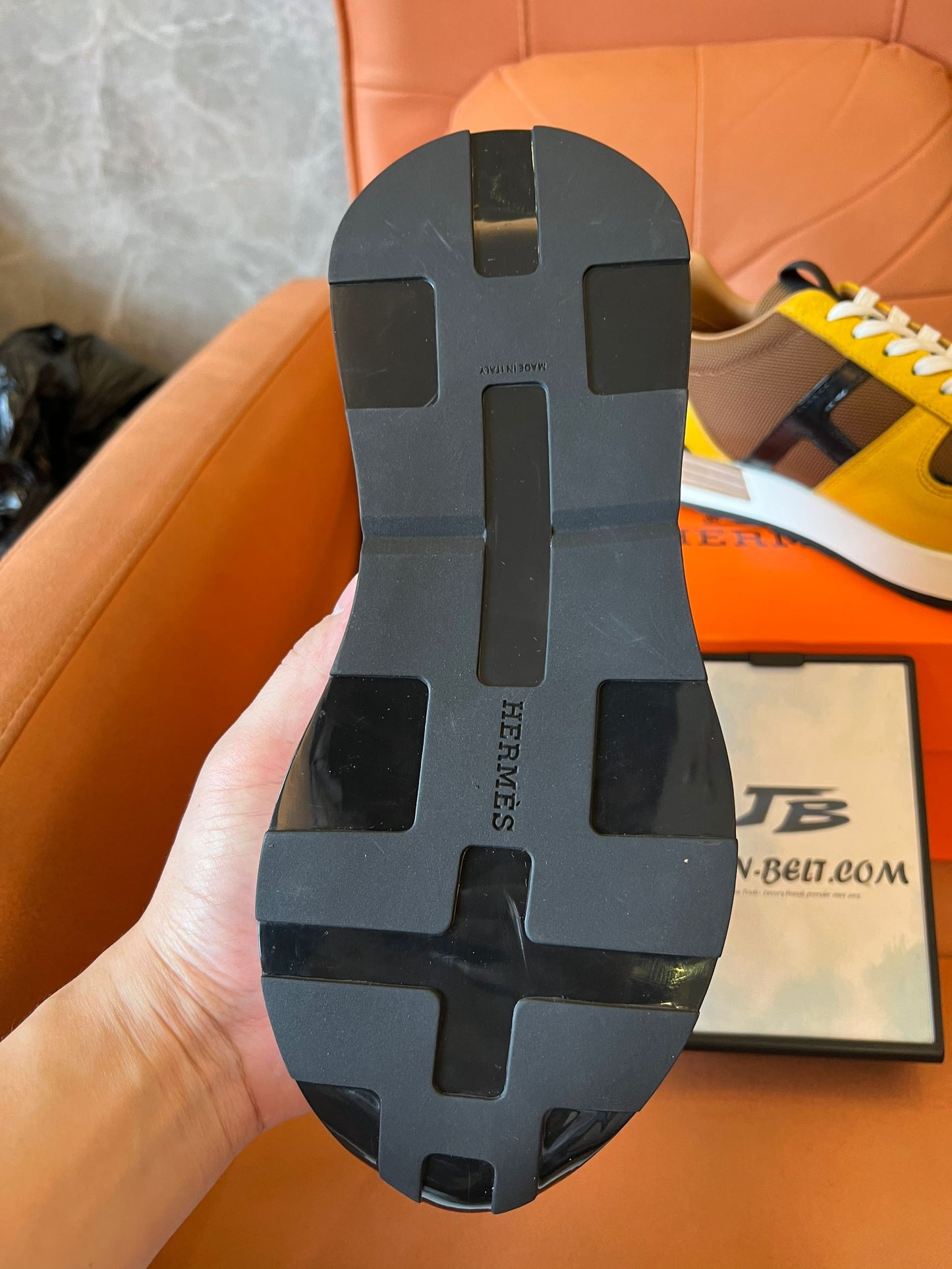 Zapatillas deportivas Hermes en amarillo y marrón