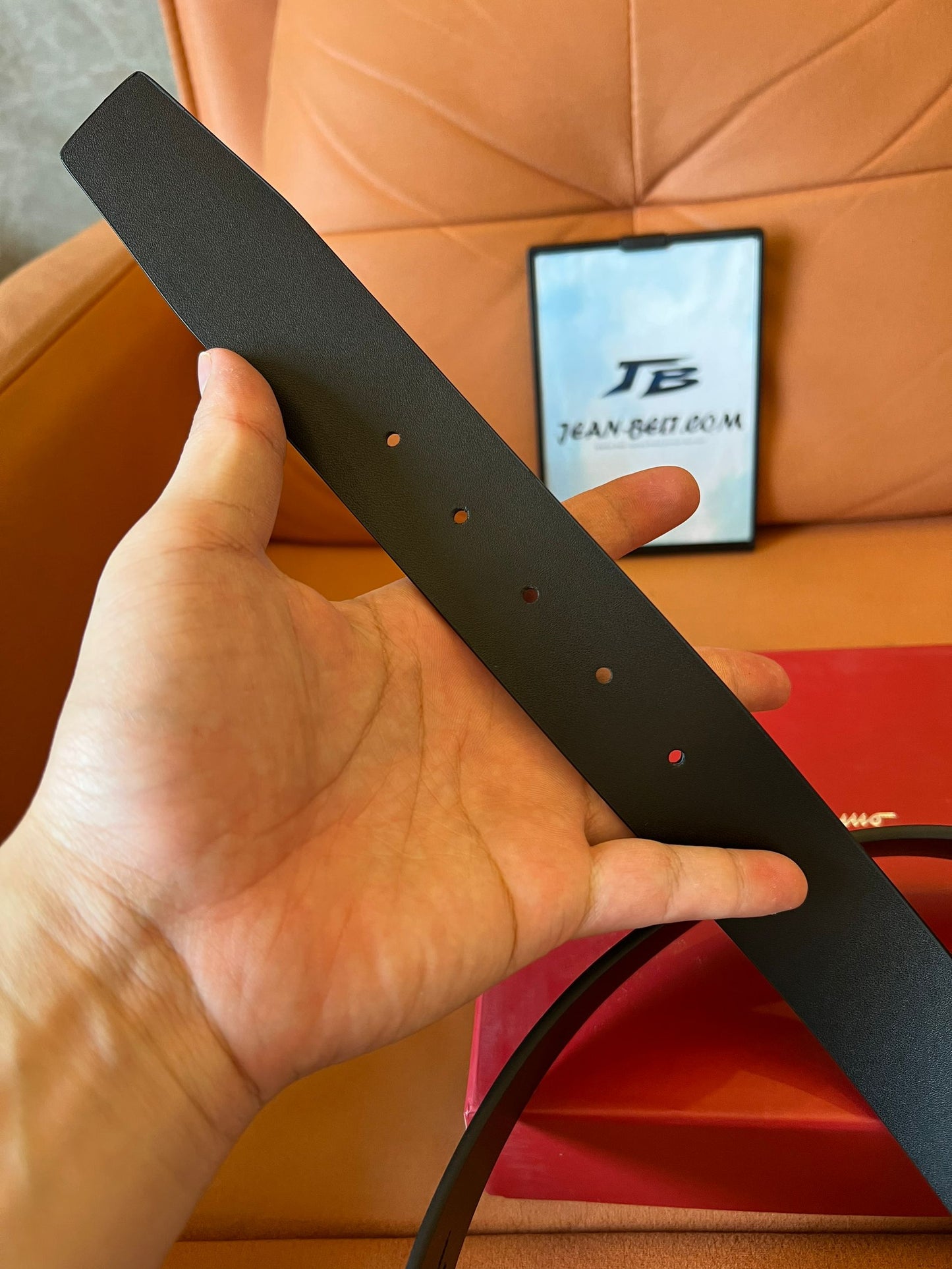 Cinturón Salvatore Ferragamo de piel negra repujada con hebilla gancini plateada