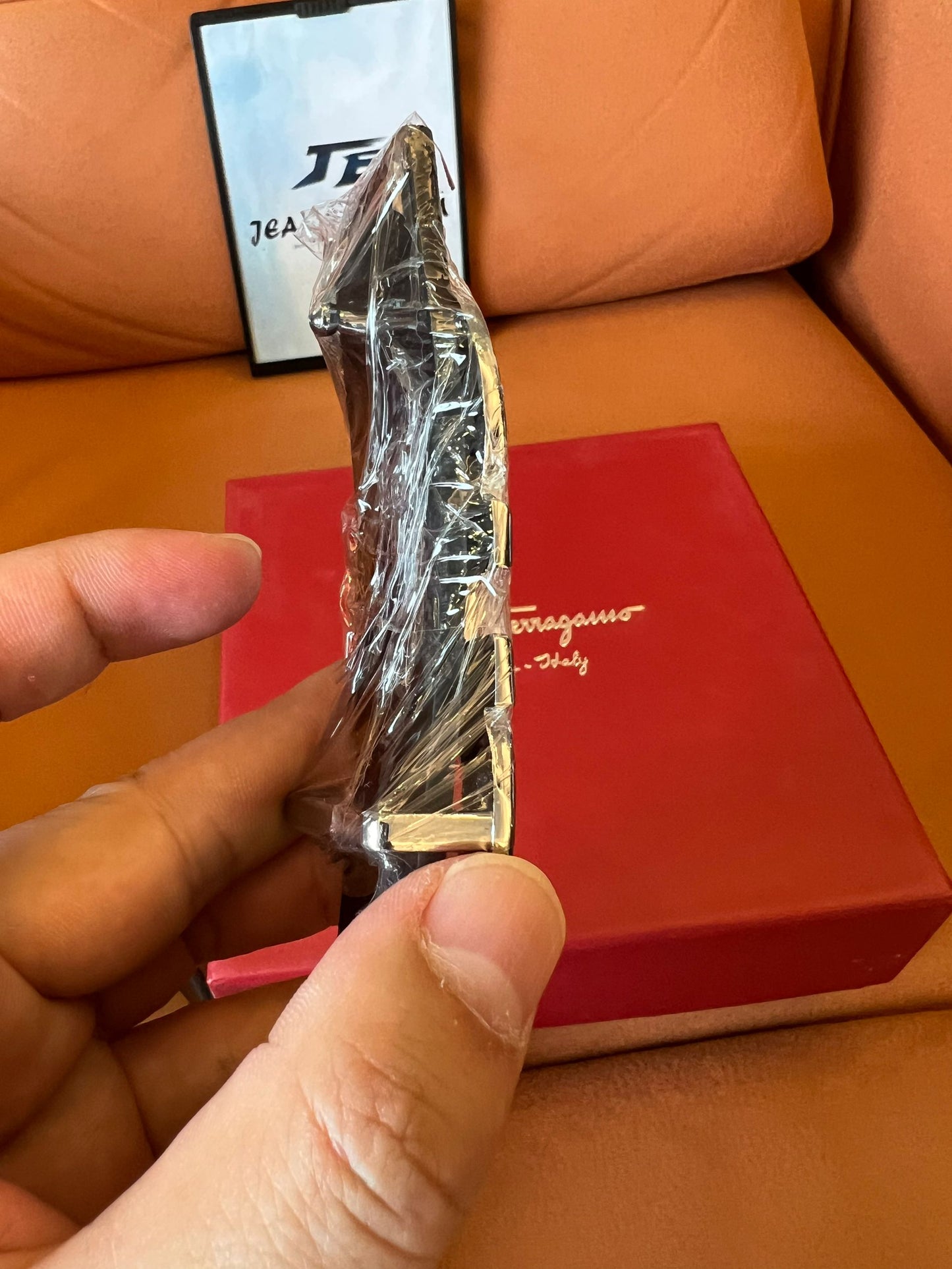 Cinturón Salvatore Ferragamo de piel negra repujada con hebilla gancini plateada