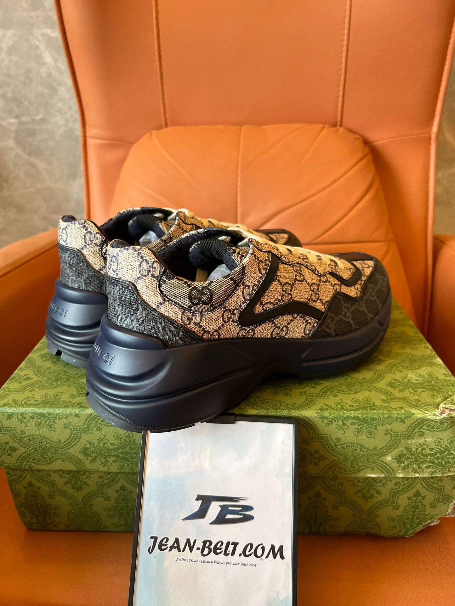 Tênis Gucci GG Rhyton