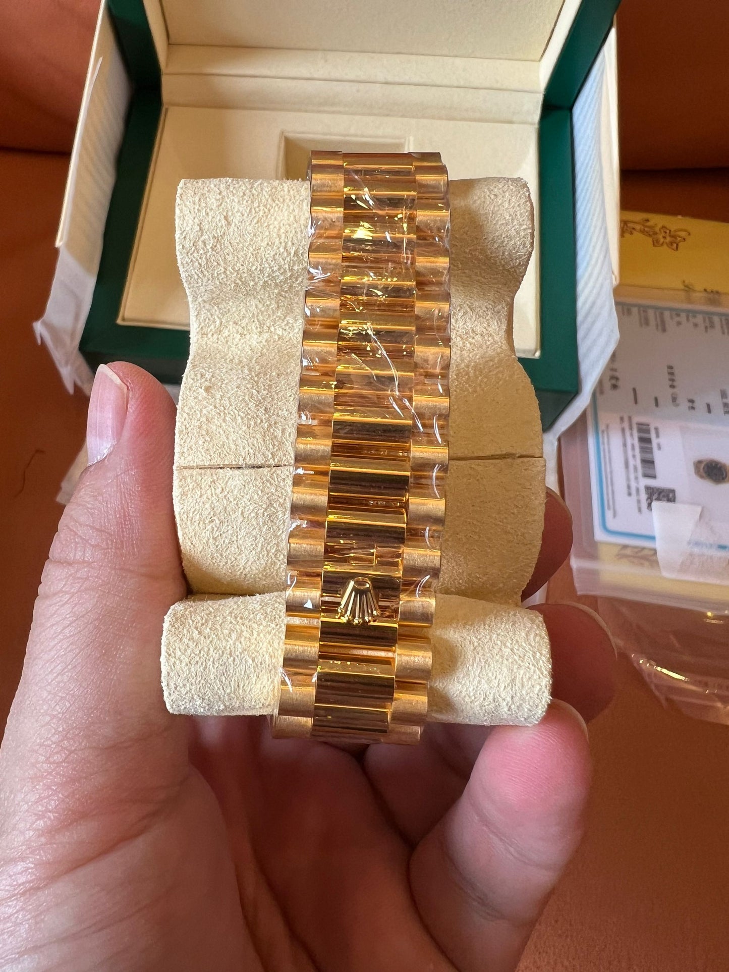 Rolex Day-Date 40 black dial 18K yellow gold watch