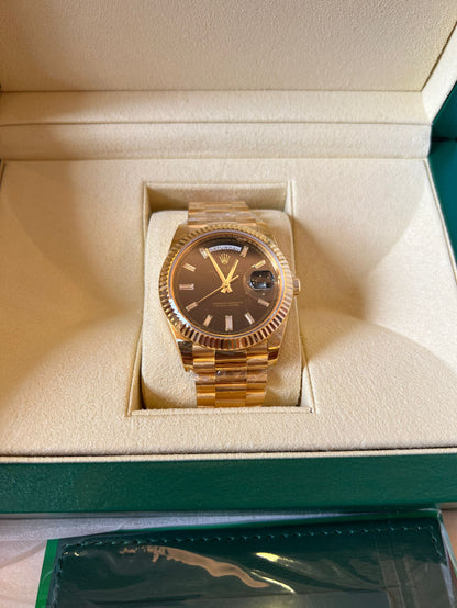 Rolex Day-Date 40 black dial 18K yellow gold watch