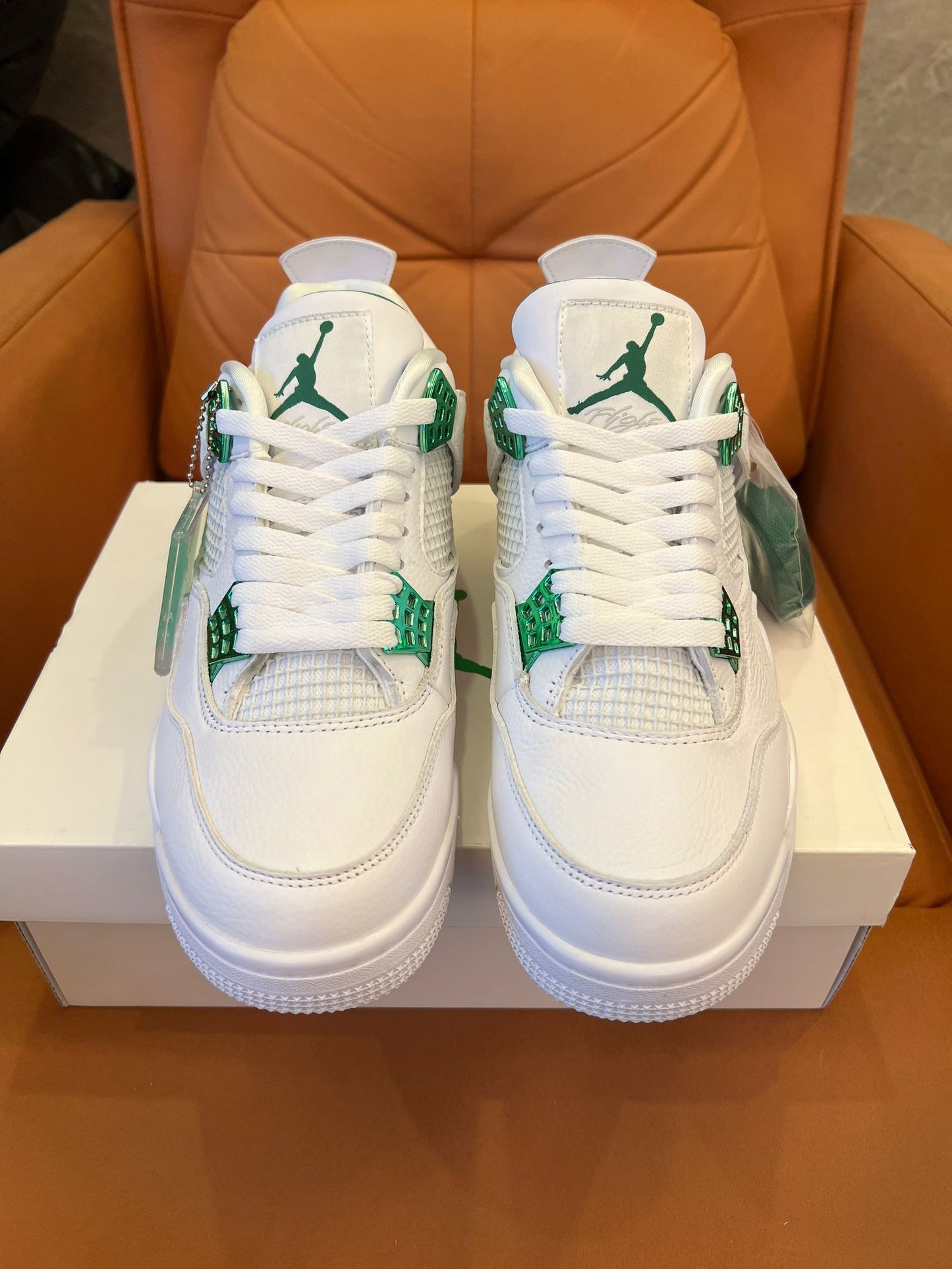 Air Jordan 4 Retro “Pine Green”