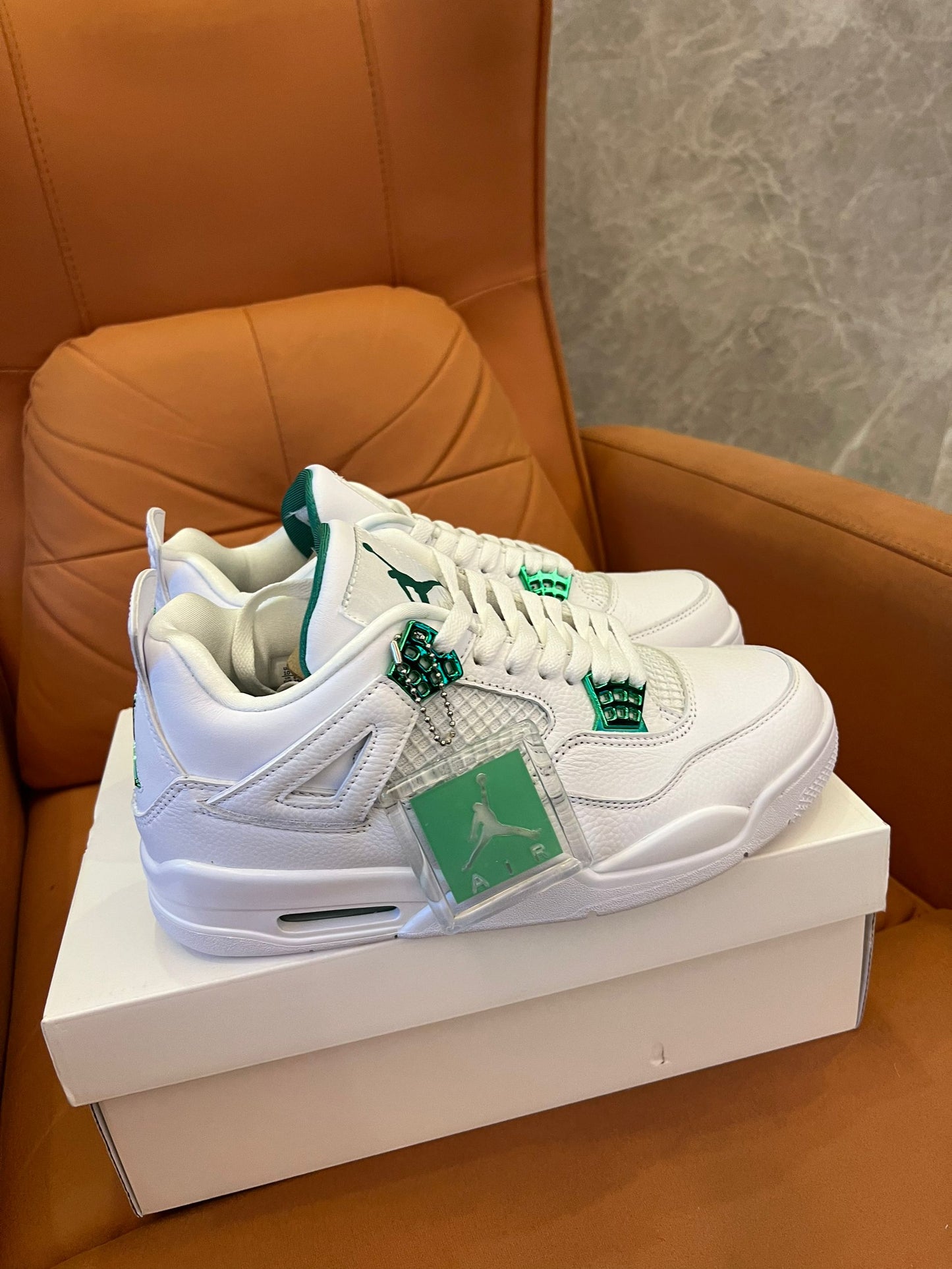 Air Jordan 4 Retro “Pine Green”