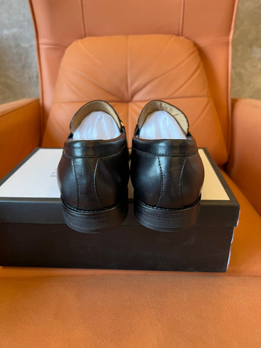 Mocassins de couro com detalhes em freio de cavalo e logotipo da Gucci