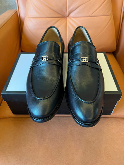 Mocassins de couro com detalhes em freio de cavalo e logotipo da Gucci