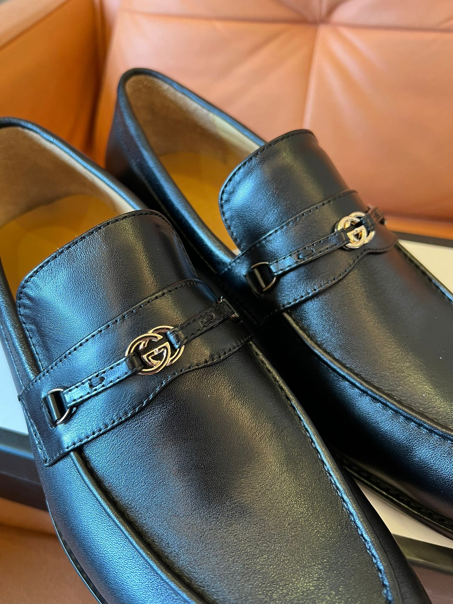 Mocassins de couro com detalhes em freio de cavalo e logotipo da Gucci