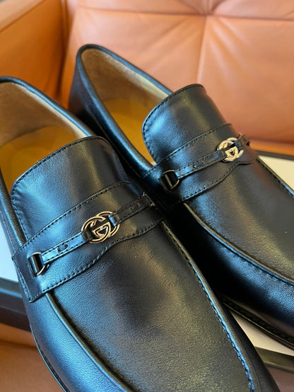 Mocassins de couro com detalhes em freio de cavalo e logotipo da Gucci