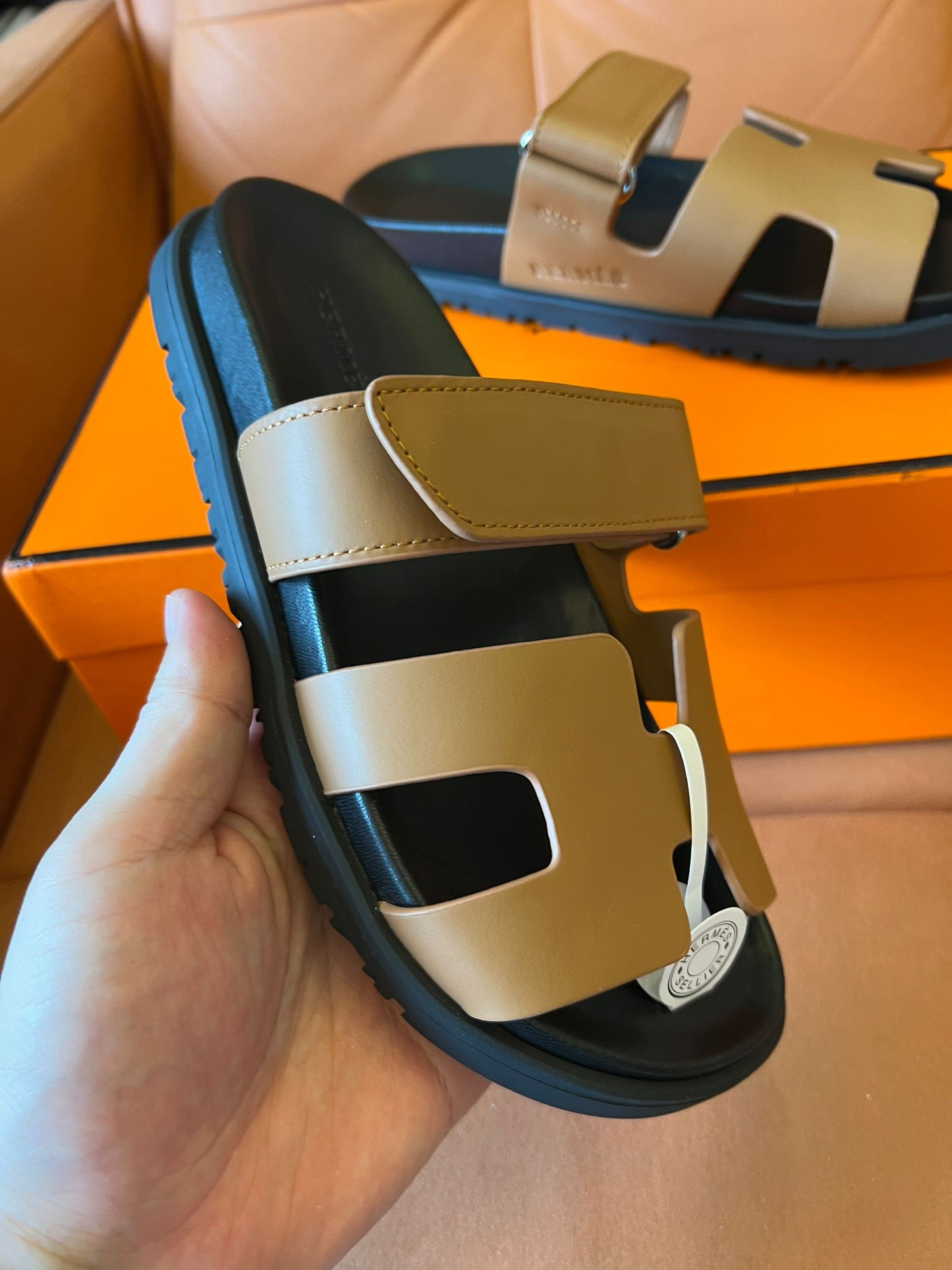Sandálias chipre Hermès em couro bege
