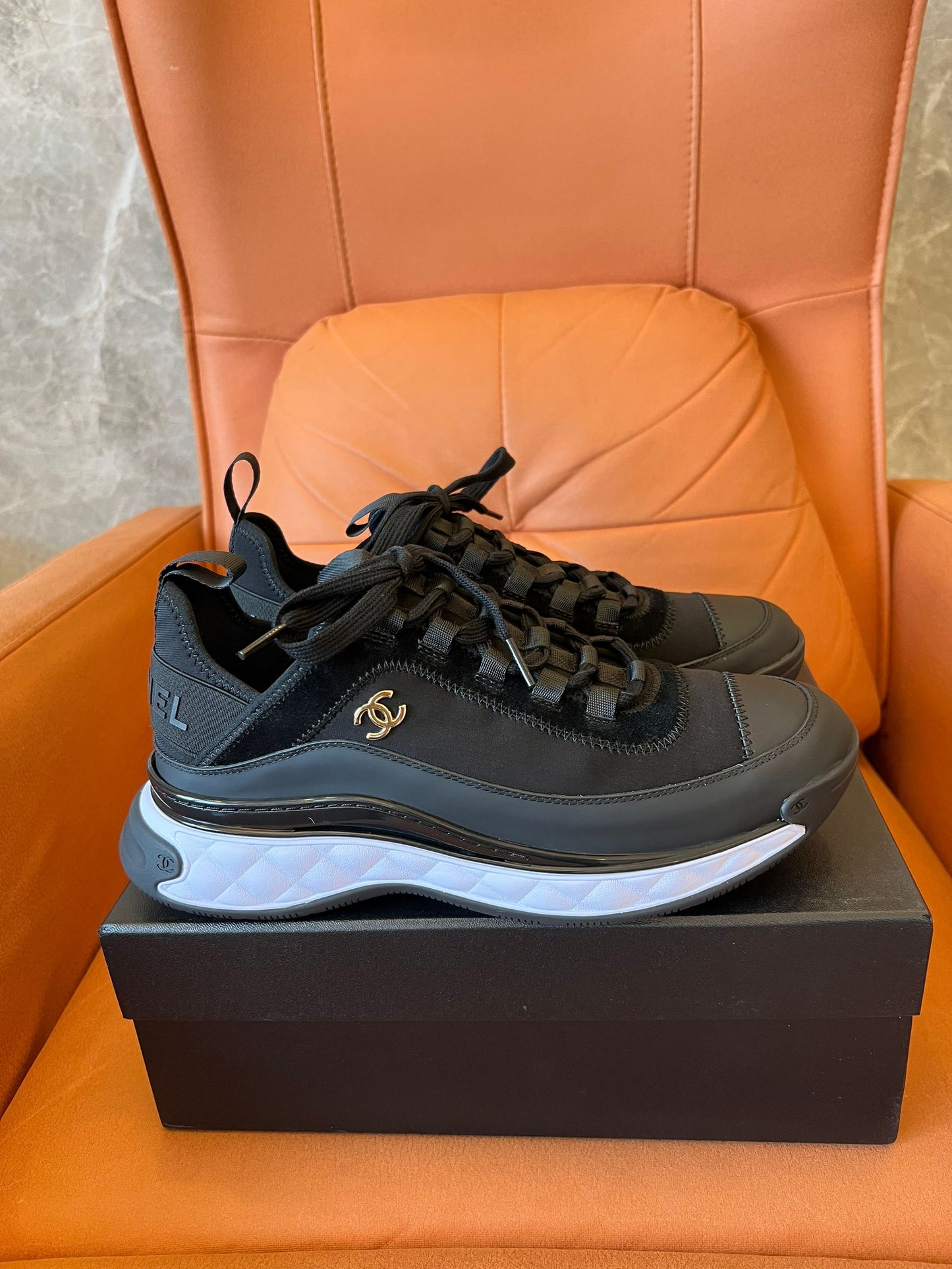 Zapatillas negras de caña baja de Chanel
