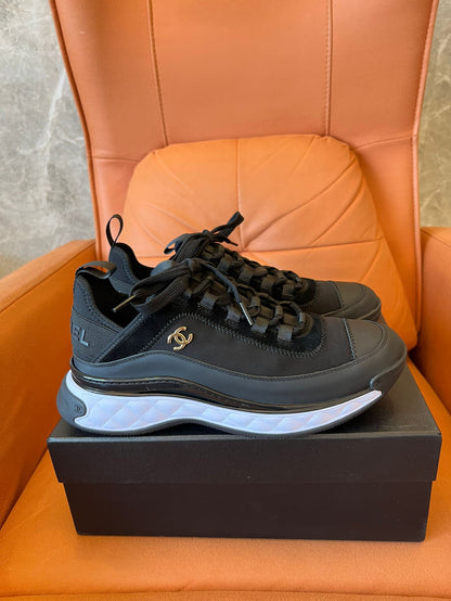Zapatillas negras de caña baja de Chanel
