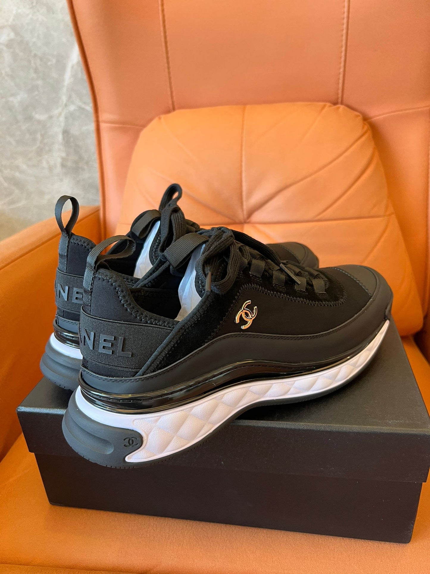 Zapatillas negras de caña baja de Chanel