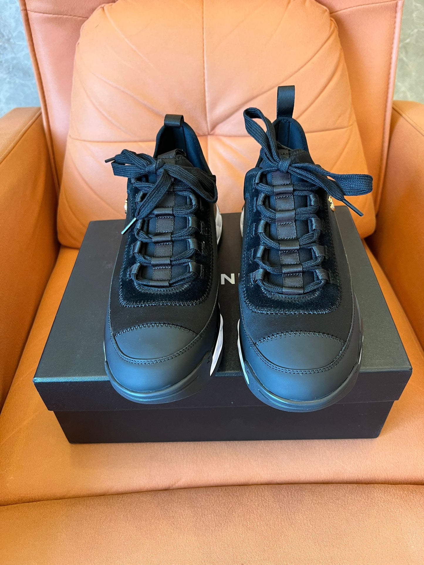 Zapatillas negras de caña baja de Chanel
